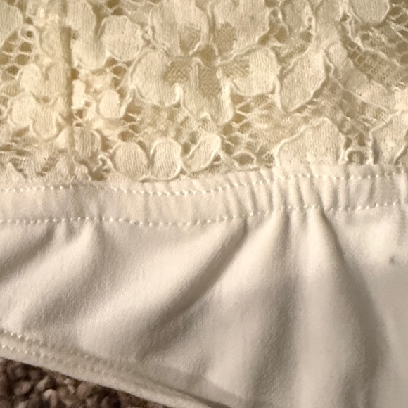 Express Cream Lace Bodysuit - Picture 6 of 8